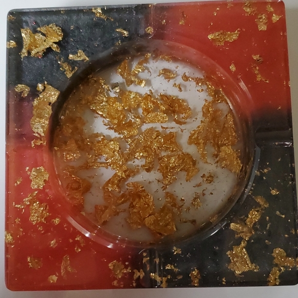 Resin ashtray - Picture 3 of 9